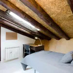 Rent a room of 122 m² in Madrid