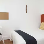 Rent a room of 120 m² in lisbon