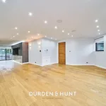 Rent 3 bedroom flat in Epping Forest