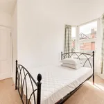 Rent 5 bedroom apartment in South East England