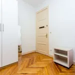 Rent a room of 220 m² in madrid