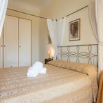 Rent 1 bedroom apartment of 50 m² in Florence