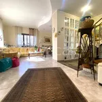 Rent 7 bedroom house of 310 m² in Gimigliano