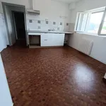 Maison de 75 m² avec 1 chambre(s) en location à Divajeu