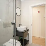 Rent 4 bedroom apartment of 80 m² in Porto