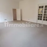 Affitto 5 camera appartamento di 113 m² in Naples