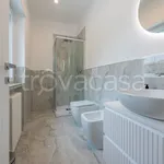 Rent 5 bedroom house of 380 m² in Roma