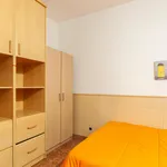 Rent 4 bedroom apartment in Barcelona