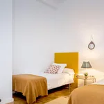 Rent 3 bedroom apartment of 180 m² in Sevilla