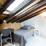 Rent a room of 122 m² in Madrid