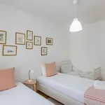 Rent 2 bedroom apartment of 60 m² in Porto