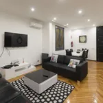 Rent a room of 400 m² in madrid