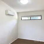 Rent 3 bedroom apartment in Kingswood