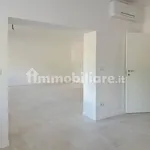 Affitto 4 camera appartamento di 110 m² in Bologna