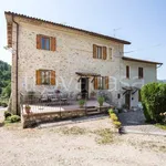 Rent 5 bedroom house of 220 m² in Spoleto