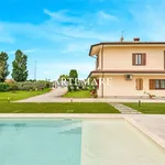 Rent 8 bedroom house of 180 m² in Pietrasanta