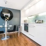 Rent 1 bedroom apartment of 527 m² in London