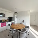 Appartement de 60 m² avec 3 chambre(s) en location à Laval