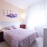 Rent a room of 80 m² in madrid