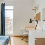 Rent a room of 100 m² in lisbon