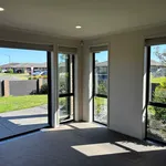 Rent 3 bedroom house in Papamoa Beach