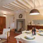 Rent 3 bedroom apartment in Cortona