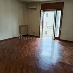 Affitto 4 camera appartamento di 145 m² in Naples