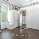 Appartement de 699 m² avec 4 chambre(s) en location à Toronto