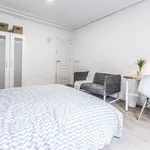 Rent 4 bedroom apartment in Valencia