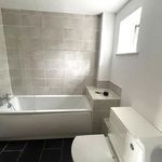 Rent 4 bedroom flat in South East England