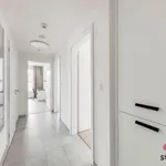 Pronajměte si 3 ložnic/e byt o rozloze 94 m² v Prague