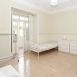 Rent a room of 100 m² in lisbon