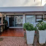 Rent 3 bedroom apartment of 100 m² in Jeffreys Bay