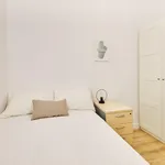 Rent 4 bedroom apartment in Barcelona