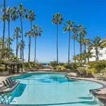 Rent 1 bedroom apartment of 57 m² in redondo beach