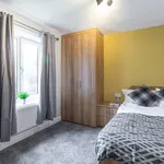 Rent 6 bedroom house in Leeds