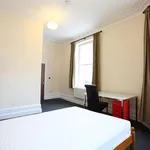 Rent 3 bedroom flat in South West England