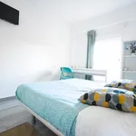 Rent 4 bedroom apartment in Valencia