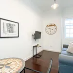 Rent a room of 210 m² in lisbon