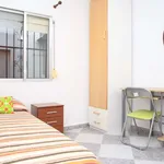 Rent a room of 90 m² in seville