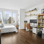 Rent 3 bedroom apartment of 175 m² in New York