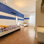 Rent a room in milan