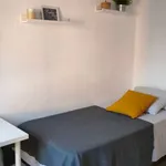 Rent a room of 90 m² in valencia