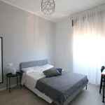 Rent 4 bedroom apartment in Modena