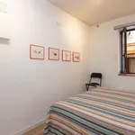 Rent 4 bedroom apartment of 60 m² in Barcelona