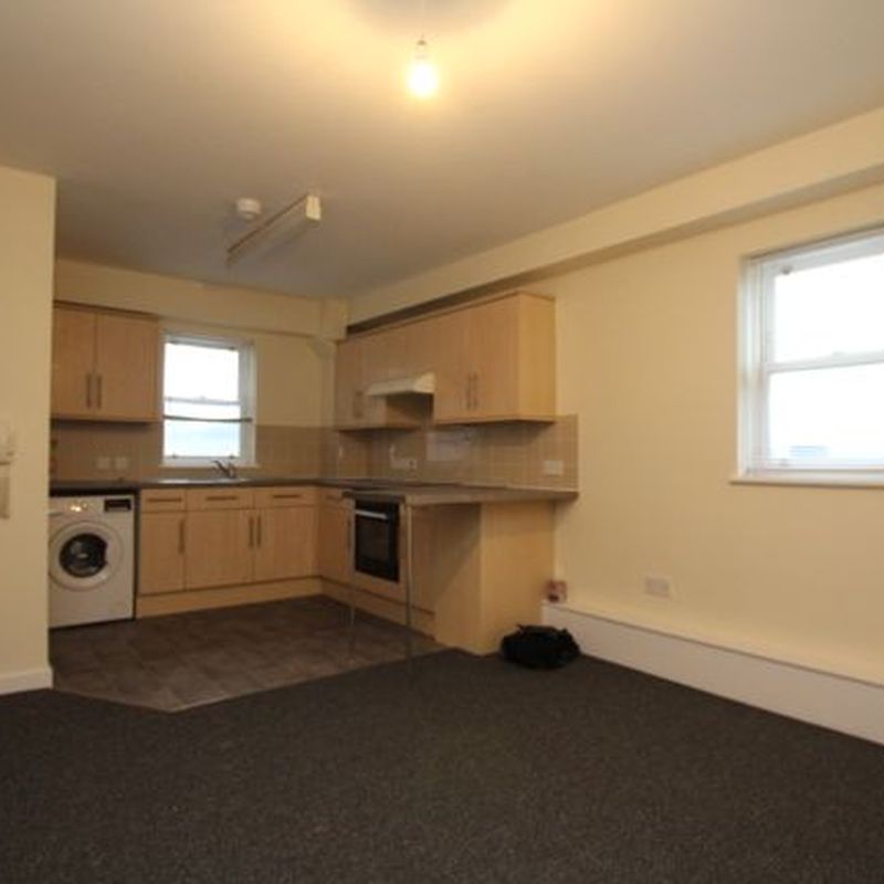 Flat to rent in Godwin Court, Old Town, Swindon SN1
