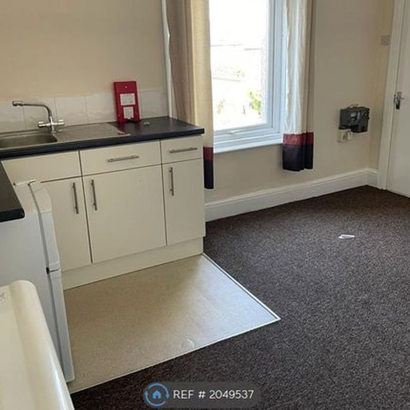 Room to rent in Gladstone Road, Chesterfield S40