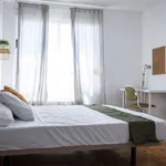 Rent a room of 142 m² in valencia