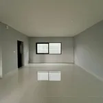 Rent 4 bedroom house of 298 m² in Chang Wat Samut Prakan