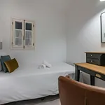 Rent 4 bedroom apartment of 54 m² in Barcelona